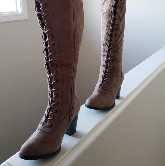 Light brown boots - Picture 3 of 3